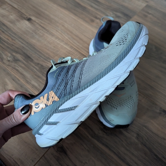 Hoka Mens Speed goat 5 Clifton 6 Size 11 Sneakers.
